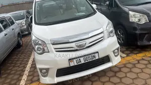 Toyota Noah 2.0 143hp AWD (8 Seater) 2012 White