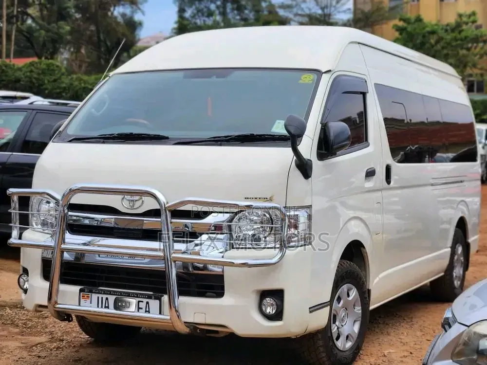 Toyota HiAce 2019 White