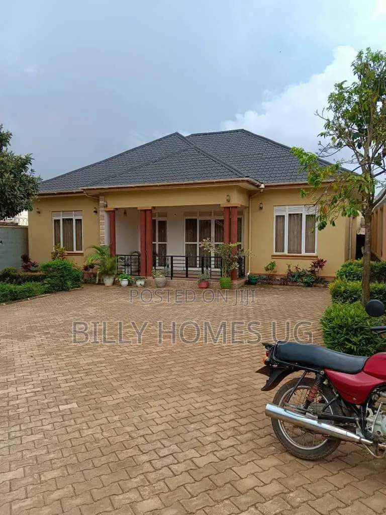 4bdrm Bungalow in Ssisa for sale