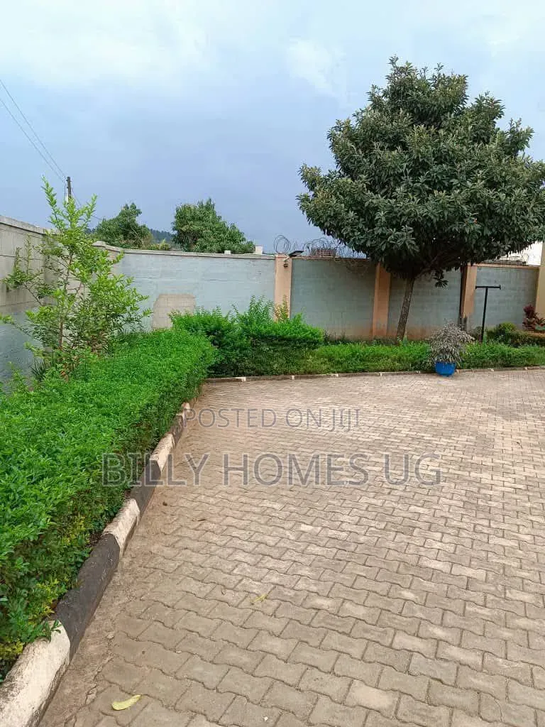 4bdrm Bungalow in Ssisa for sale