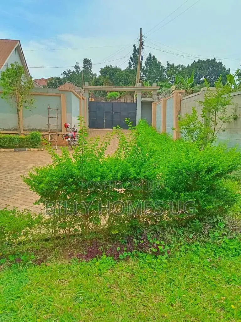 4bdrm Bungalow in Ssisa for sale