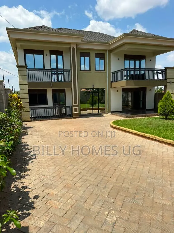 5bdrm Villa in Kira for sale