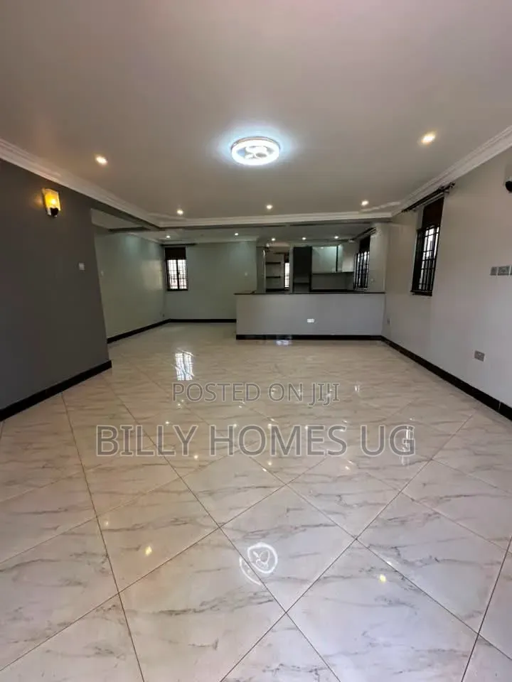 5bdrm Villa in Kira for sale