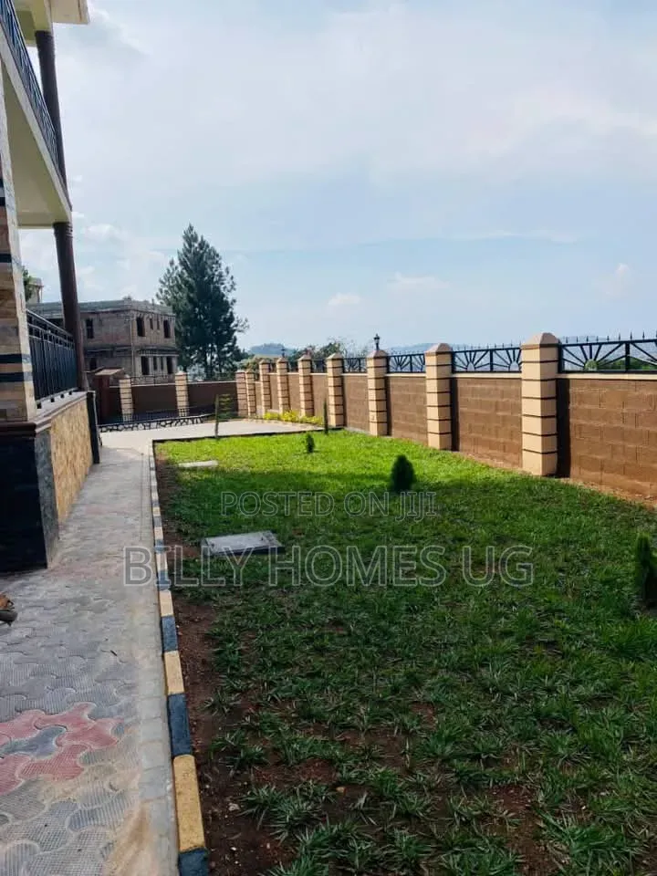 6bdrm Mansion in Ssisa for sale