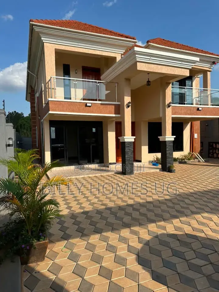 5bdrm Mansion in Kira for sale