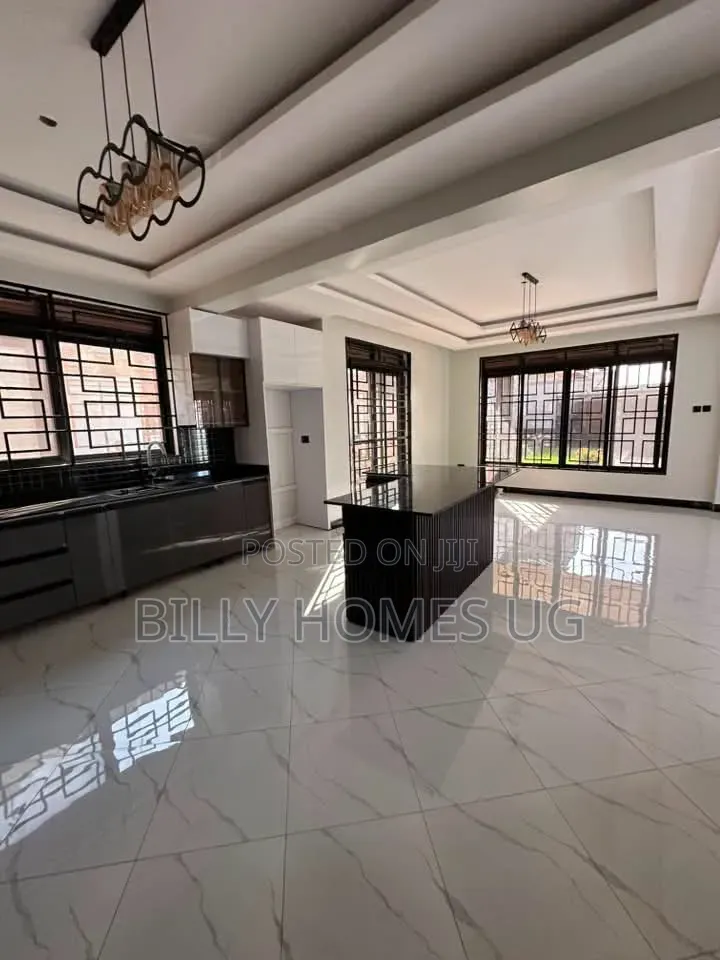 5bdrm Mansion in Kira for sale