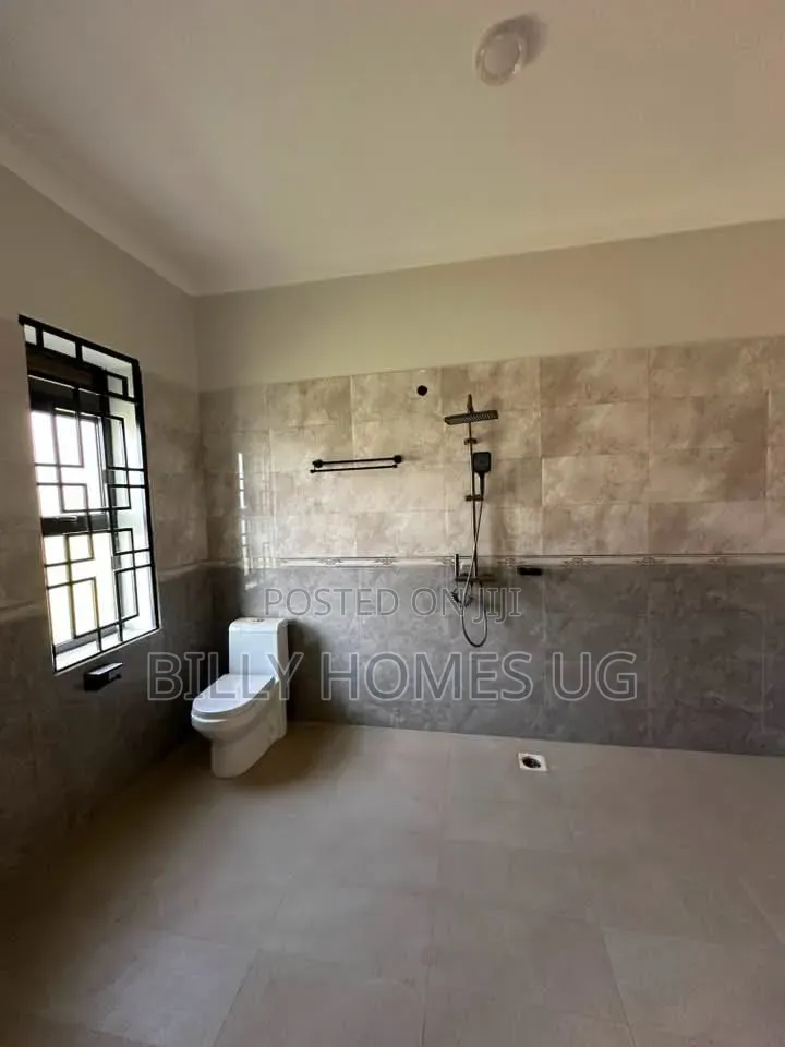 5bdrm Mansion in Kira for sale