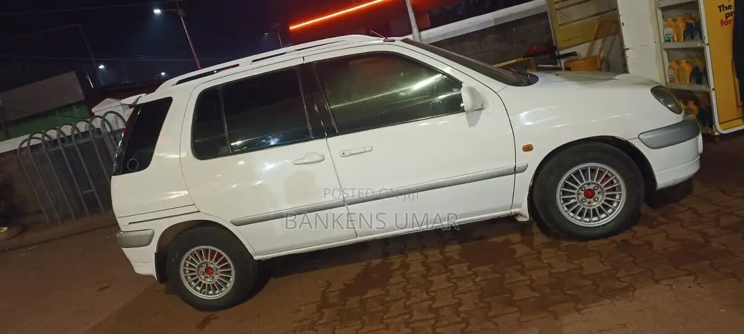 Toyota Raum 2000 White