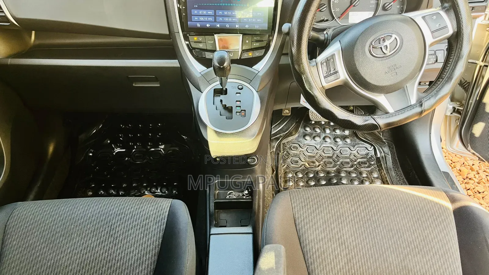 Toyota Ractis 1.5 FWD 2015 Silver