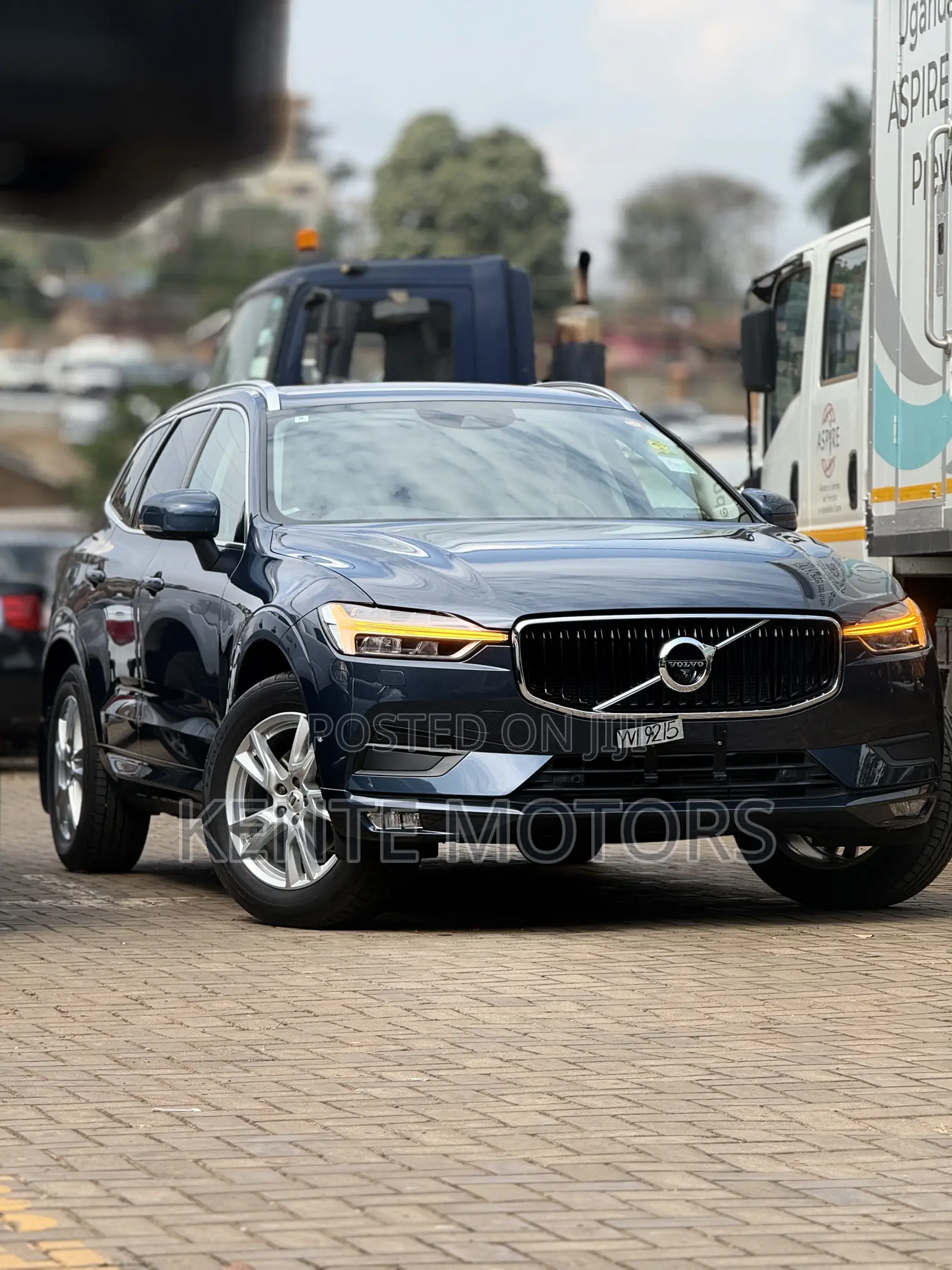Volvo XC60 Plug-In Hybrid T8 AWD Plus 2025 Blue