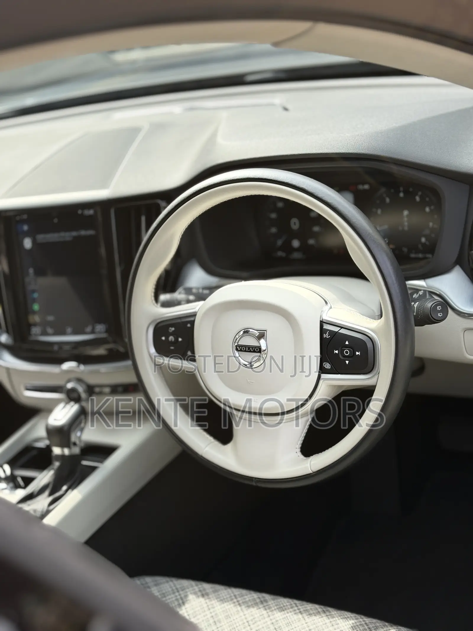 Volvo XC60 Plug-In Hybrid T8 AWD Plus 2025 Blue