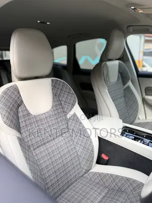 Volvo XC60 Plug-In Hybrid T8 AWD Plus 2025 Blue