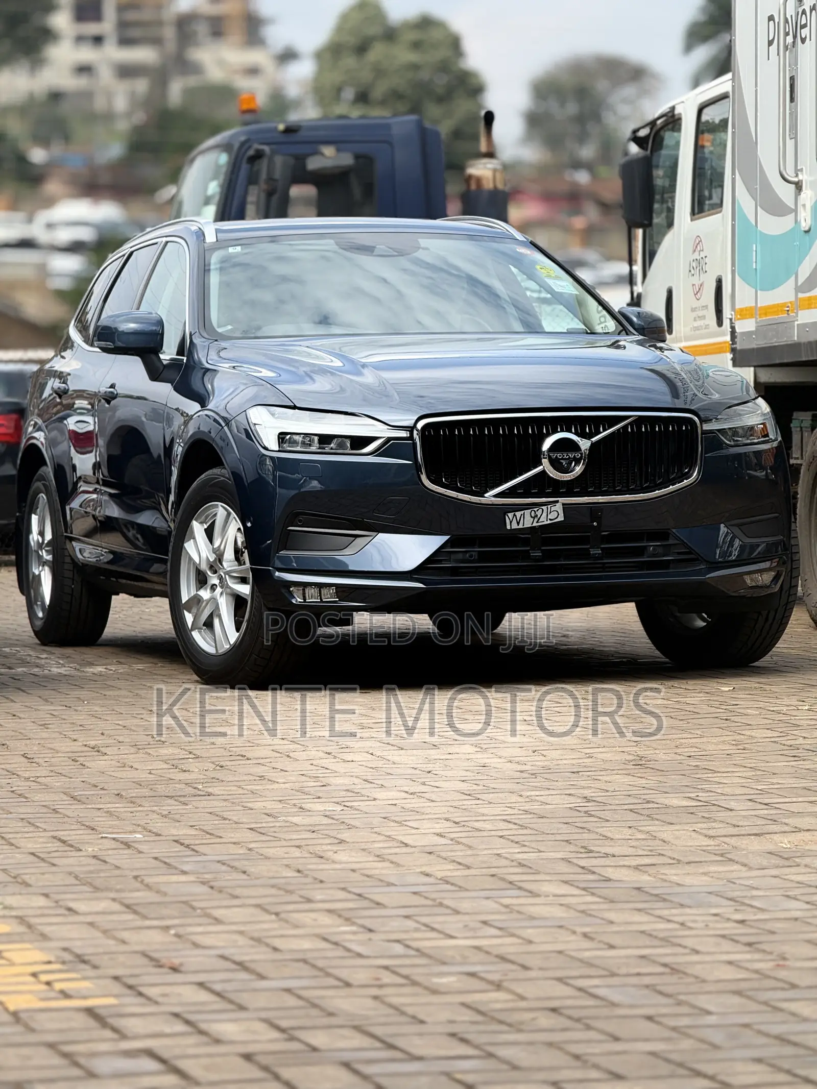 Volvo XC60 Plug-In Hybrid T8 AWD Plus 2025 Blue