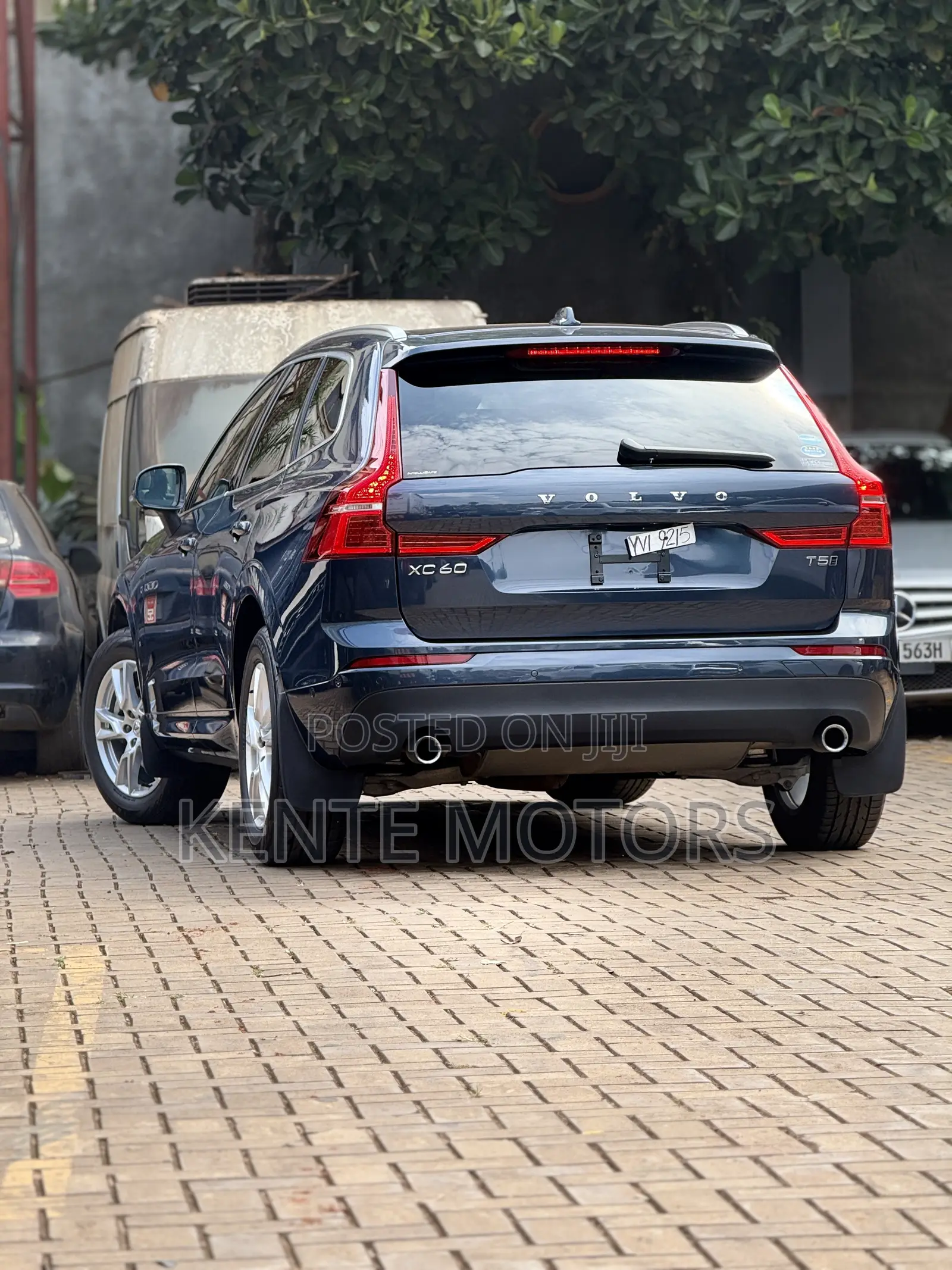Volvo XC60 Plug-In Hybrid T8 AWD Plus 2025 Blue