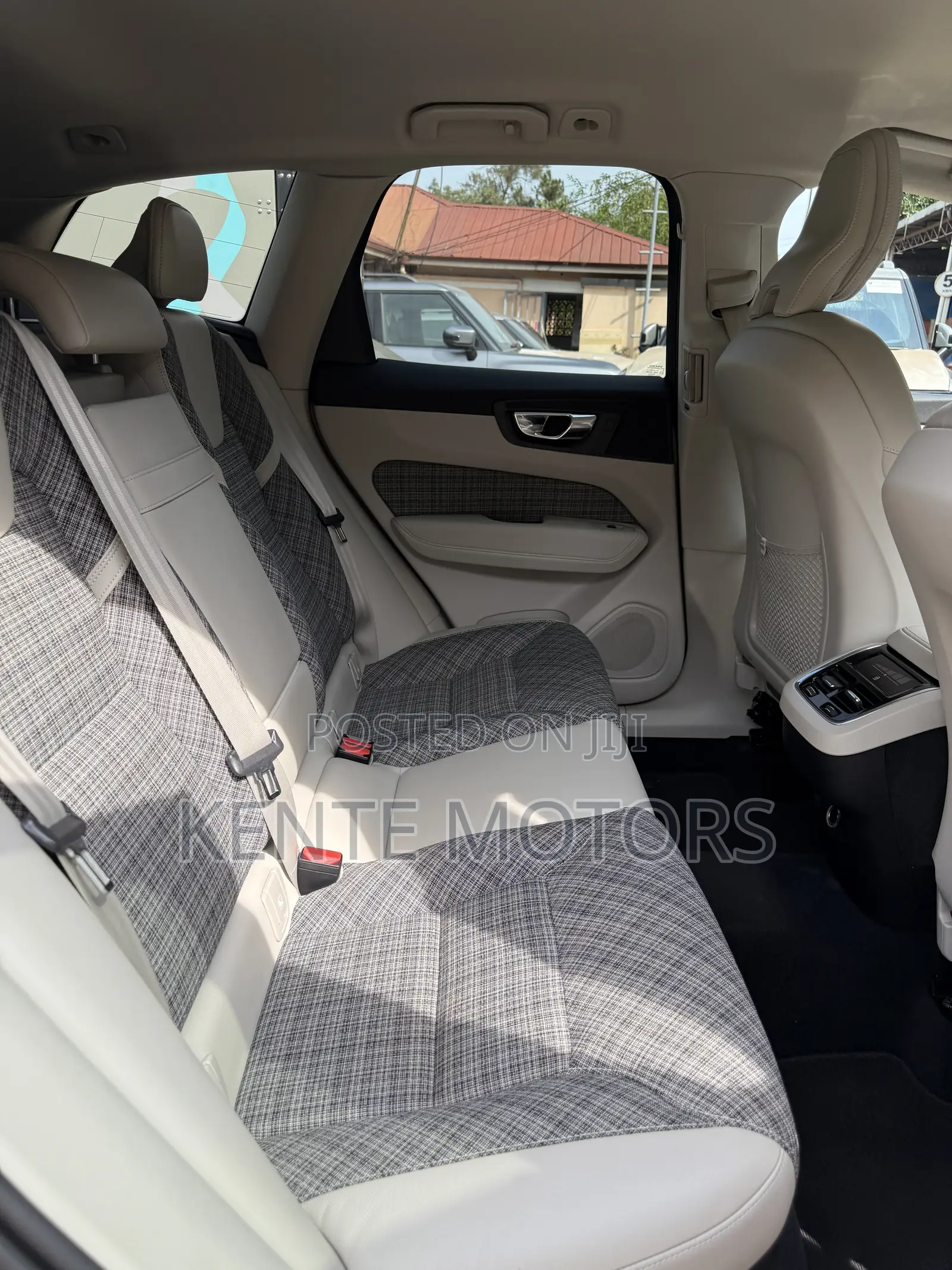 Volvo XC60 Plug-In Hybrid T8 AWD Plus 2025 Blue
