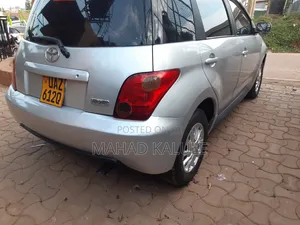 Toyota IST 2005 Silver