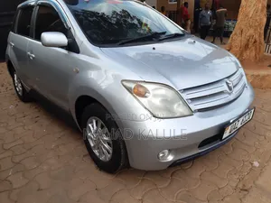 Toyota IST 2005 Silver