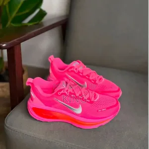 Nike Vomero 18 in Digital Pink Sneakers