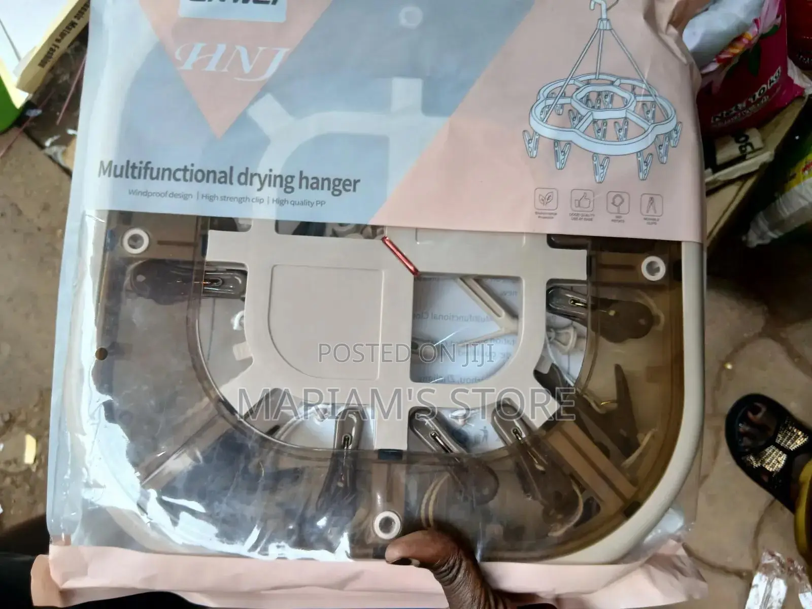 Multifunctional Drying Hanger Is a Plastic Pegs