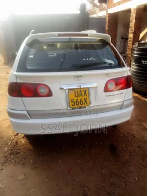 Toyota Caldina 2000 White