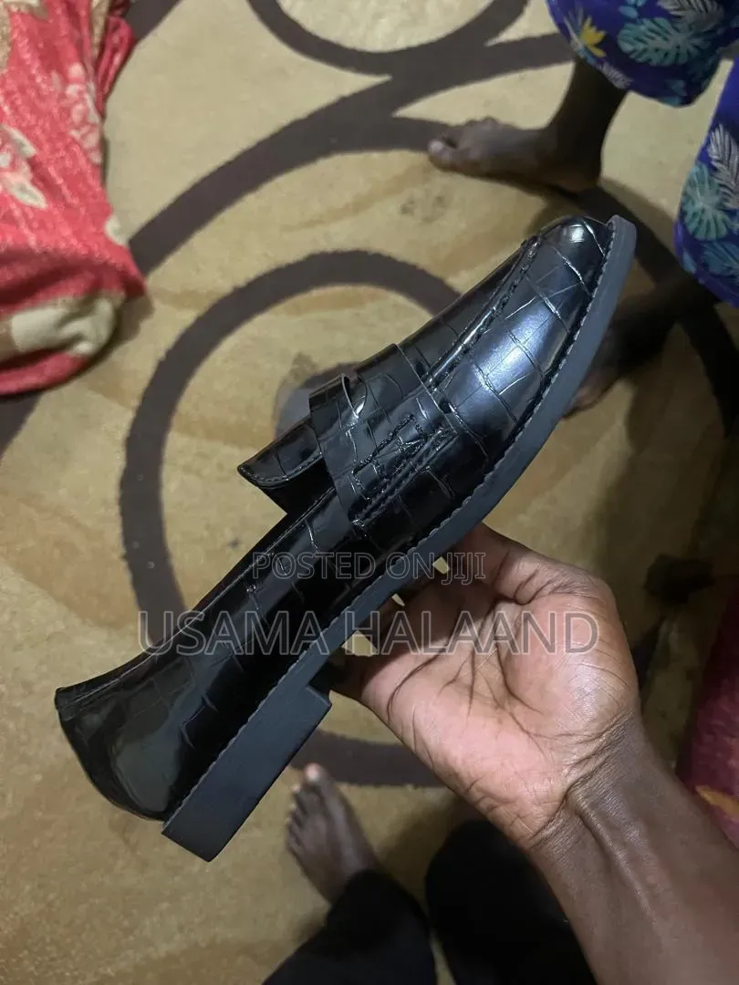 Shoe Market