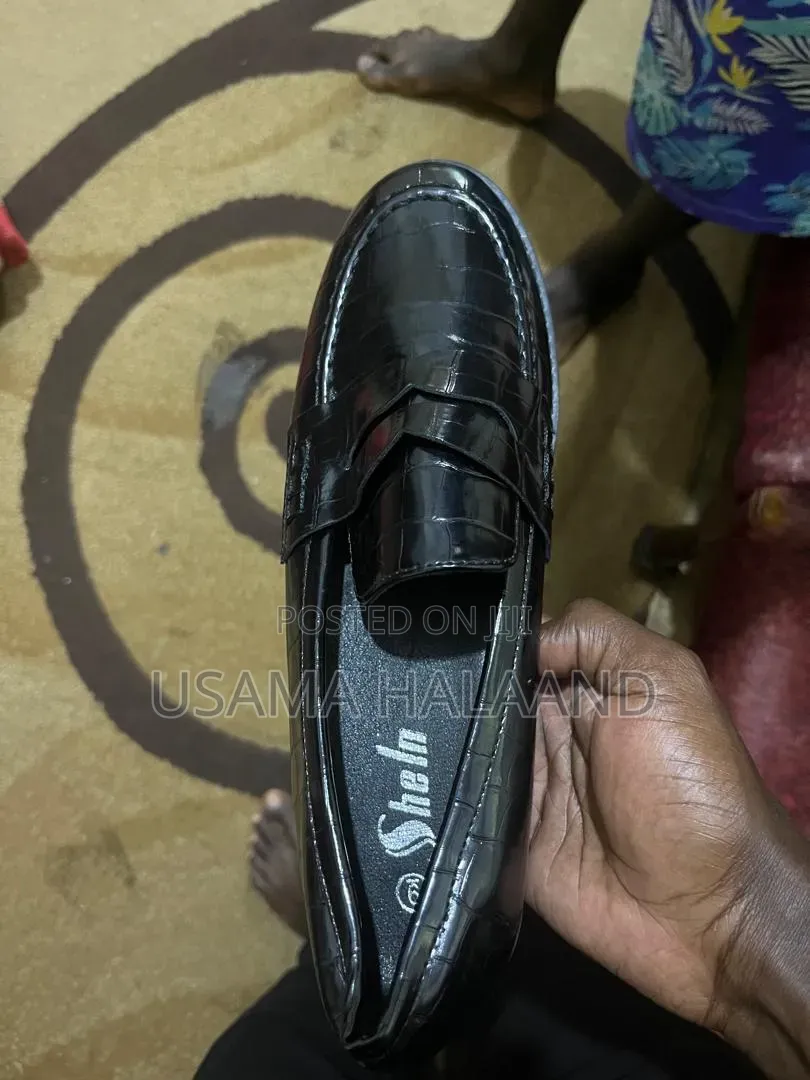 Shoe Market