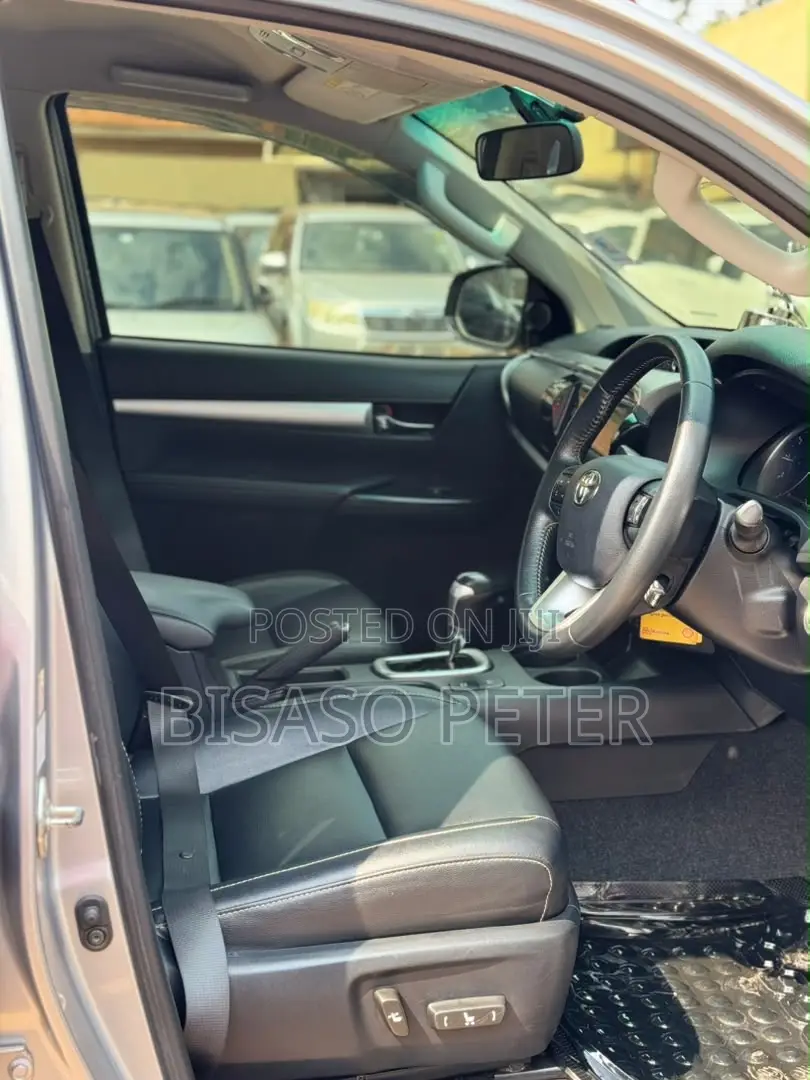 Toyota Hilux Revo Double Cab Deisel 2.8 AWD 2018 Silver