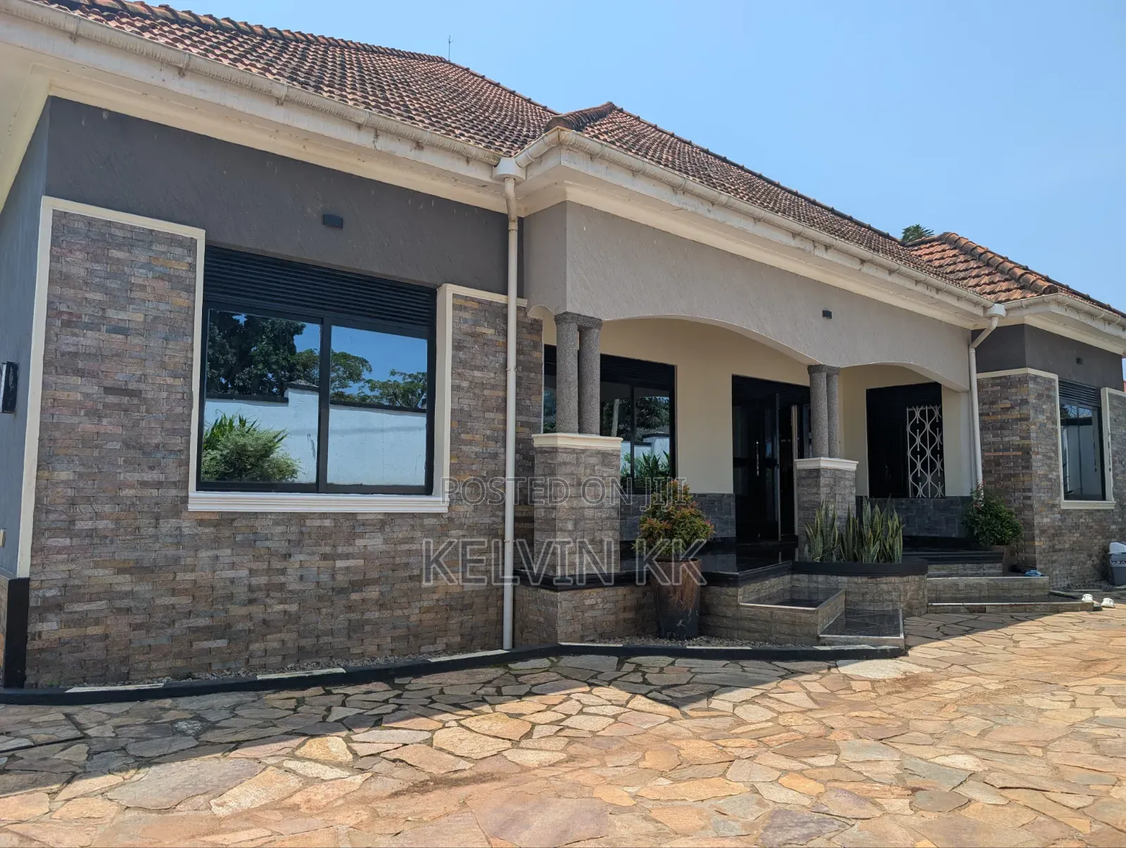 Furnished 5bdrm House in Bufulu Estate, Wakiso / Wakiso for sale