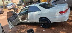 Toyota Mark II 2000 Off white