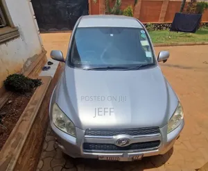 Toyota RAV4 2011 Silver