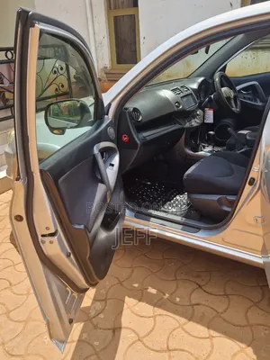 Toyota RAV4 2011 Silver