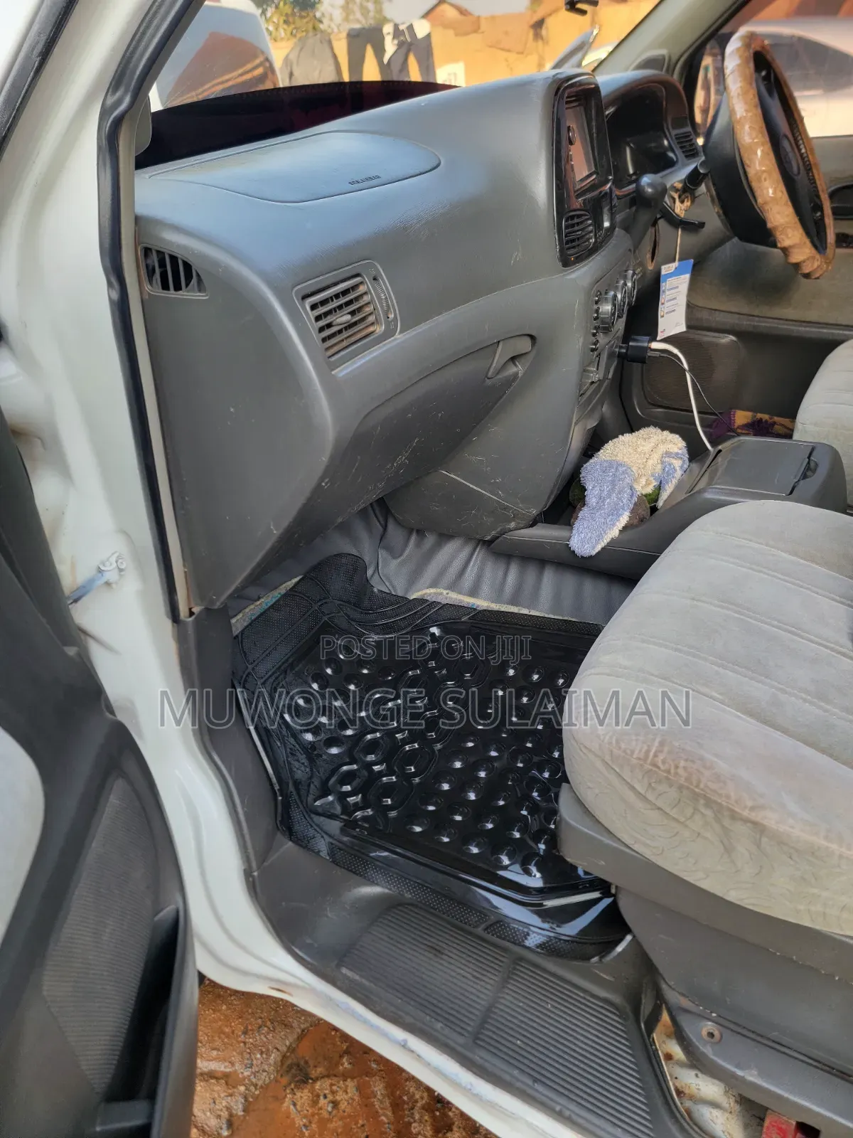 Toyota Noah 2.0 FWD (8 Seater) 2001 White