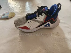 2nd Hand Sneakers and Basketball Shoes