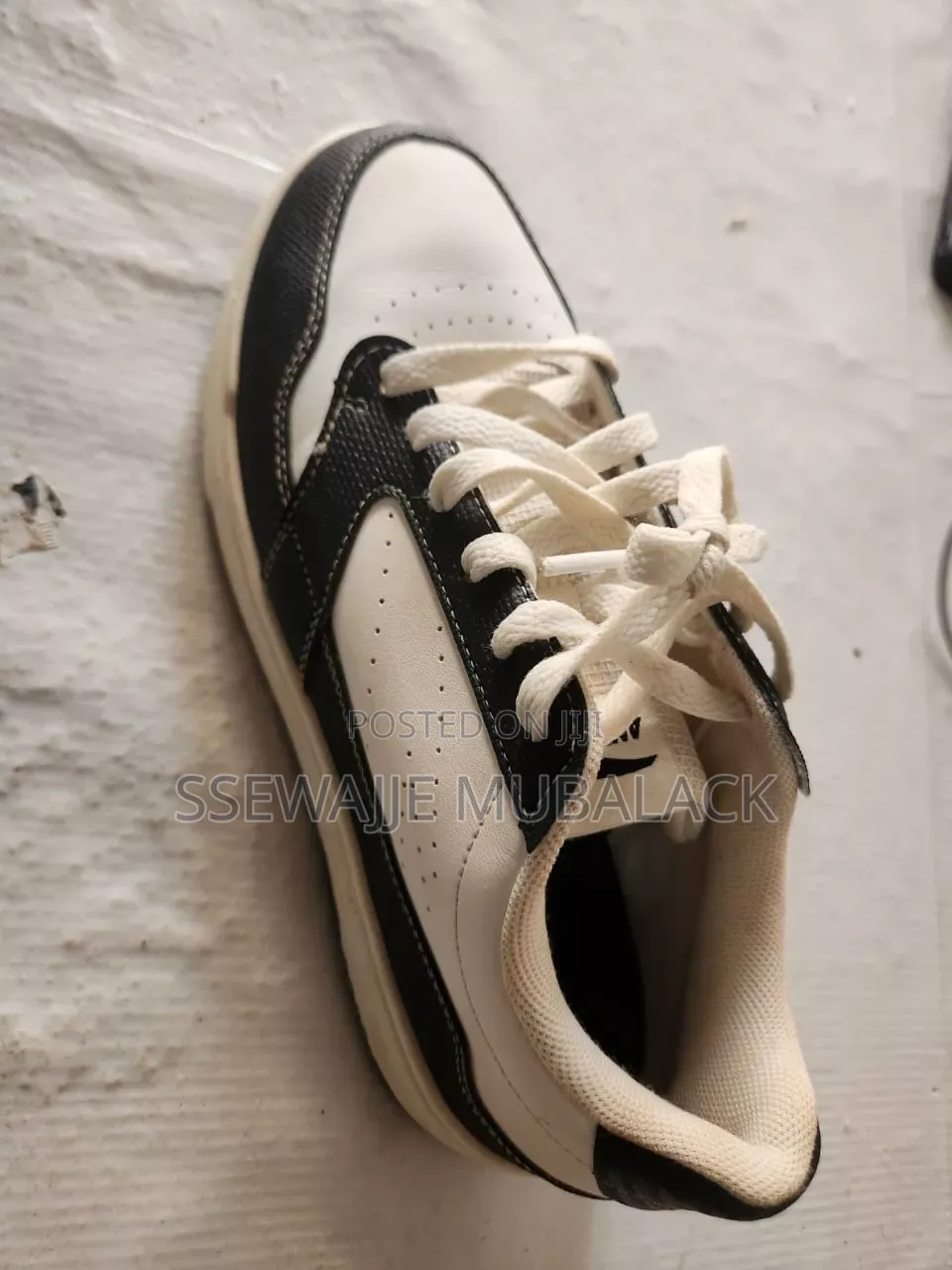 2nd Hand Sneakers and Basketball Shoes