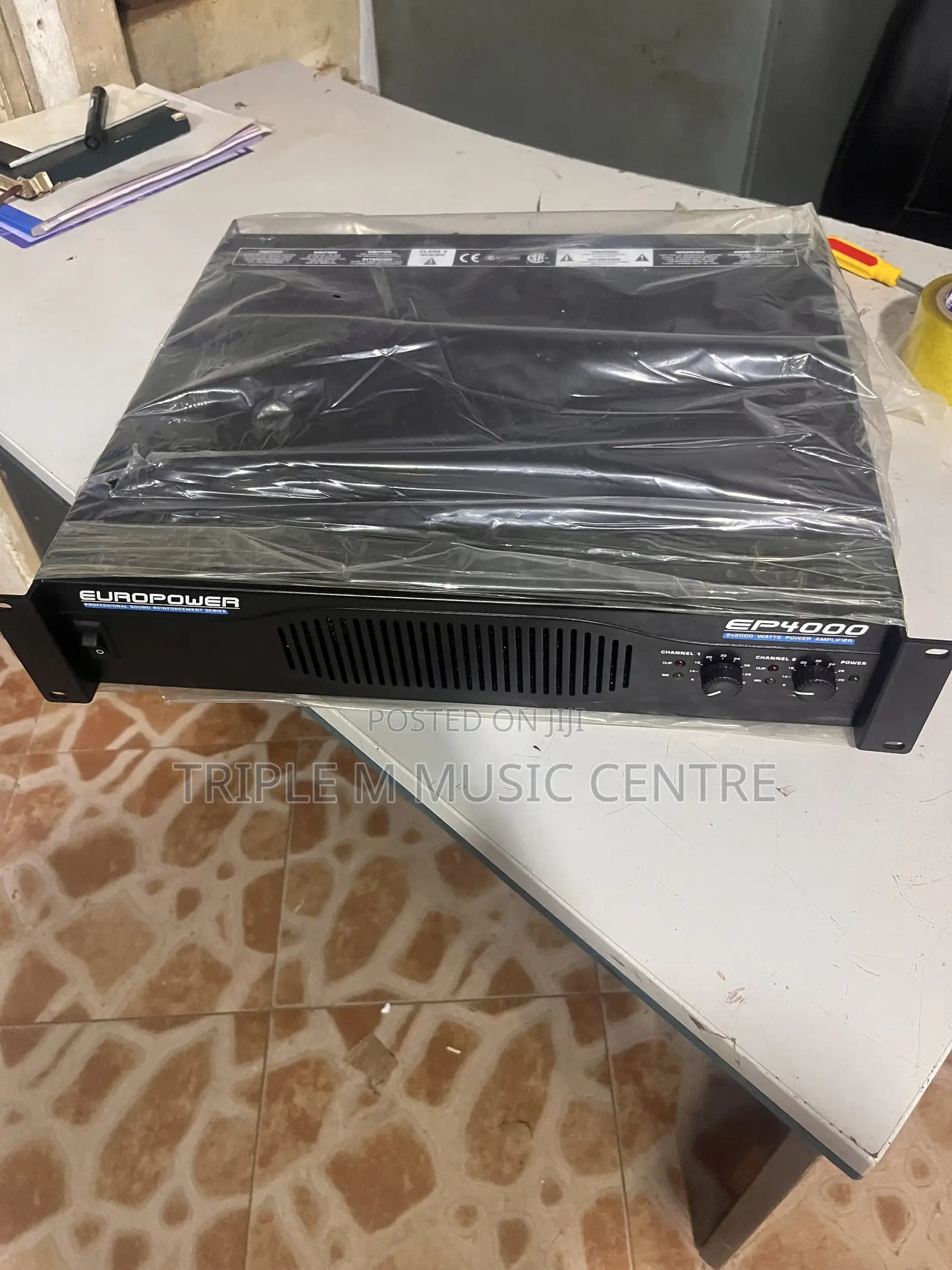 EUROPOWER EP4000 Power Amplifier