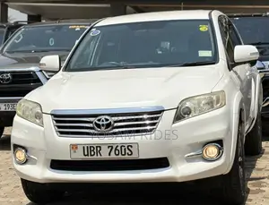 Toyota Vanguard 2011 White