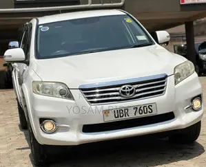 Toyota Vanguard 2011 White