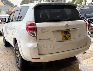 Toyota Vanguard 2011 White