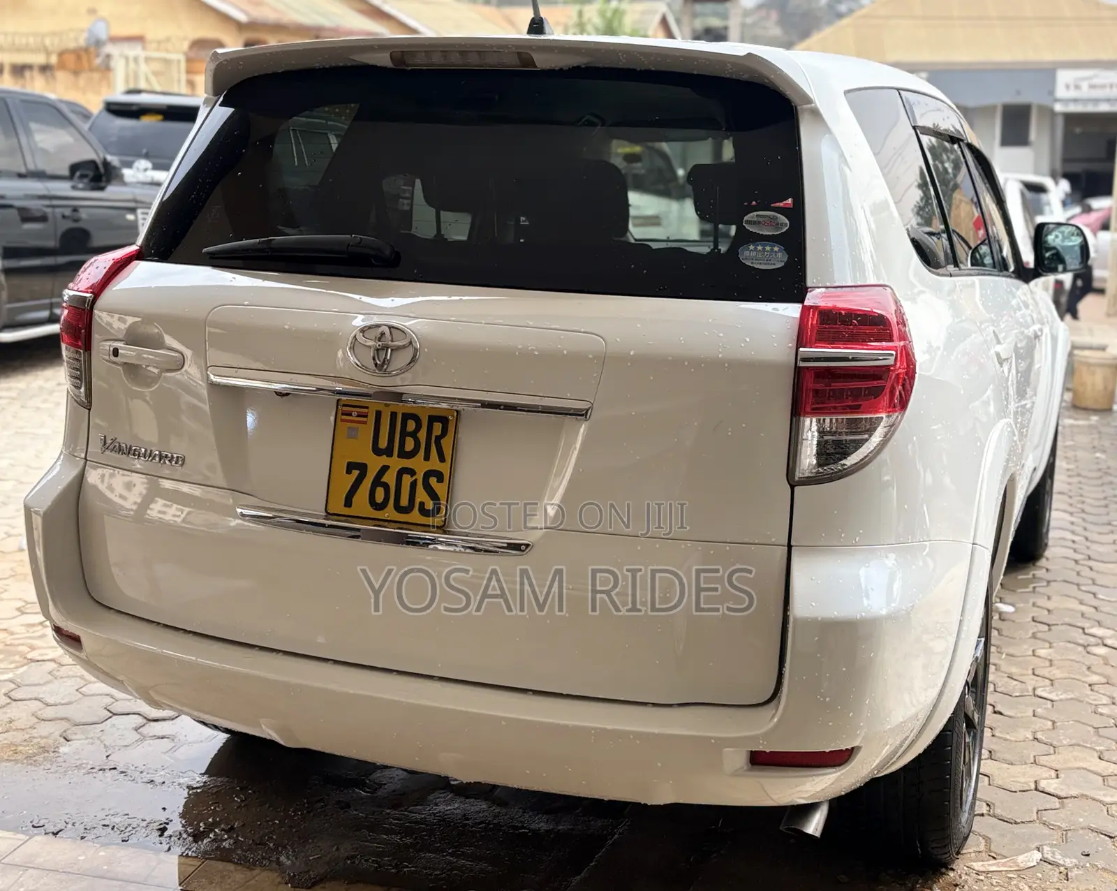 Toyota Vanguard 2011 White