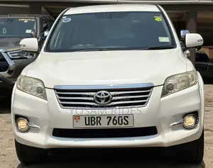 Toyota Vanguard 2011 White