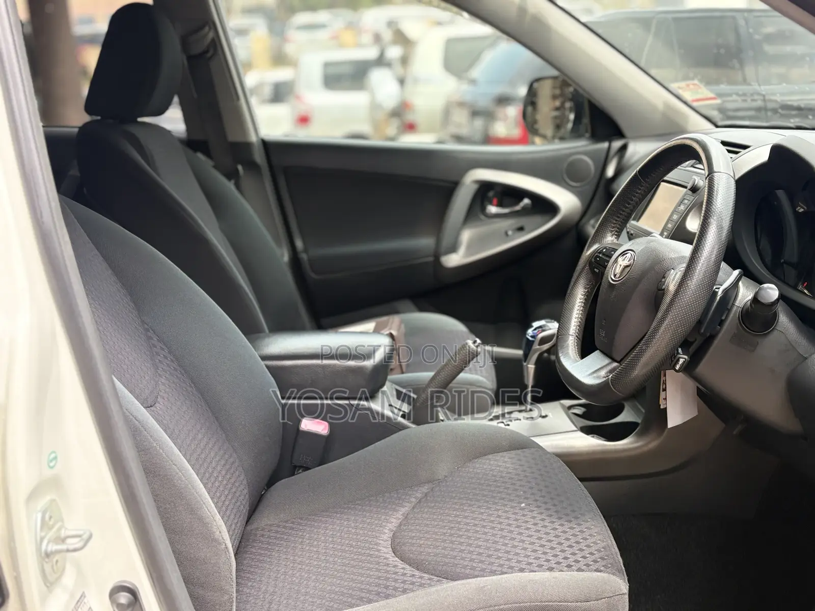 Toyota Vanguard 2011 White