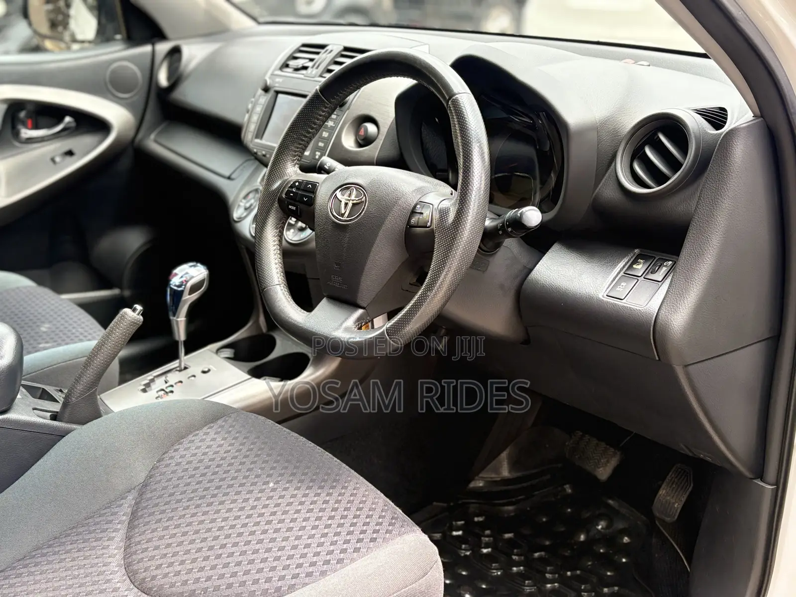 Toyota Vanguard 2011 White