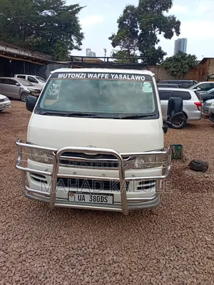 Toyota HiAce 2012 White