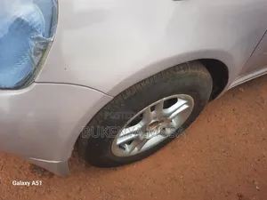 Toyota Vitz 2000 Pink