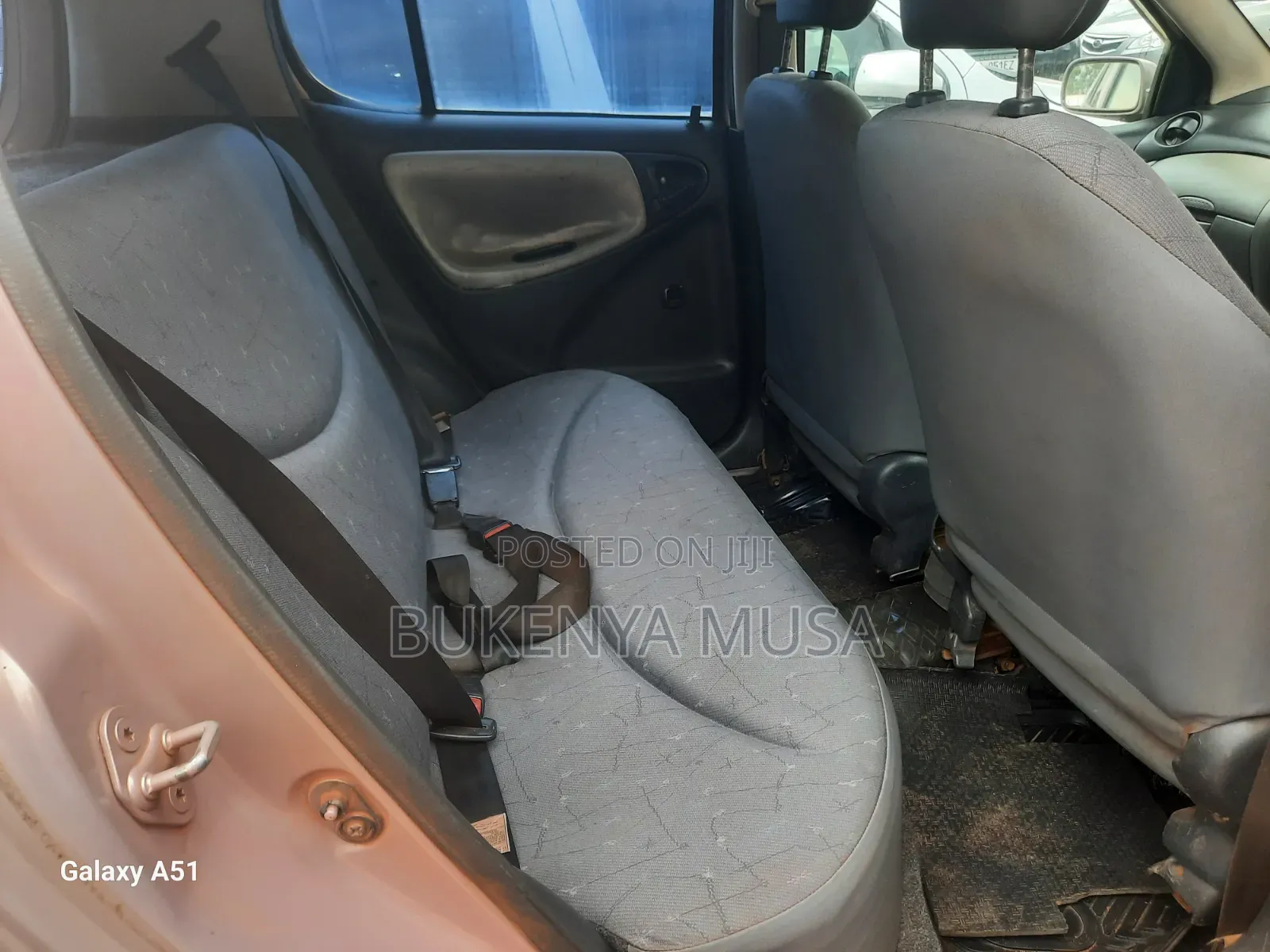 Toyota Vitz 2000 Pink