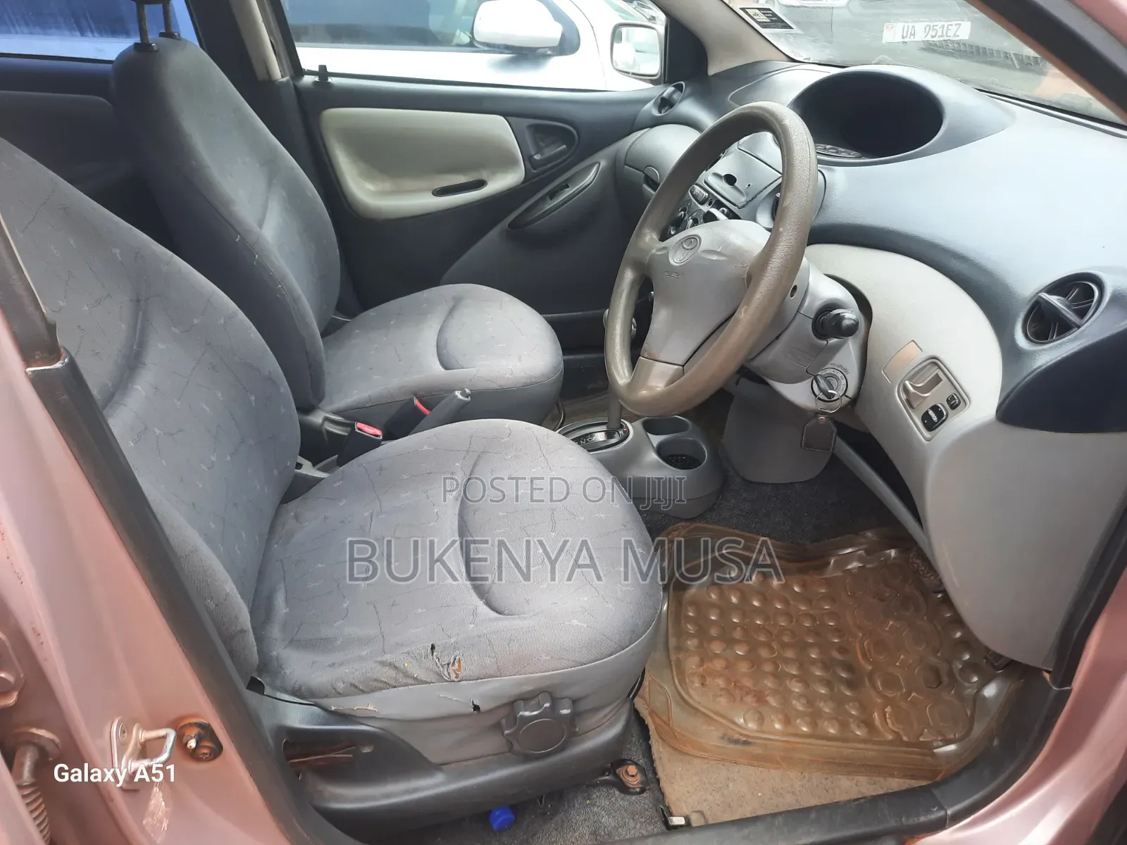 Toyota Vitz 2000 Pink