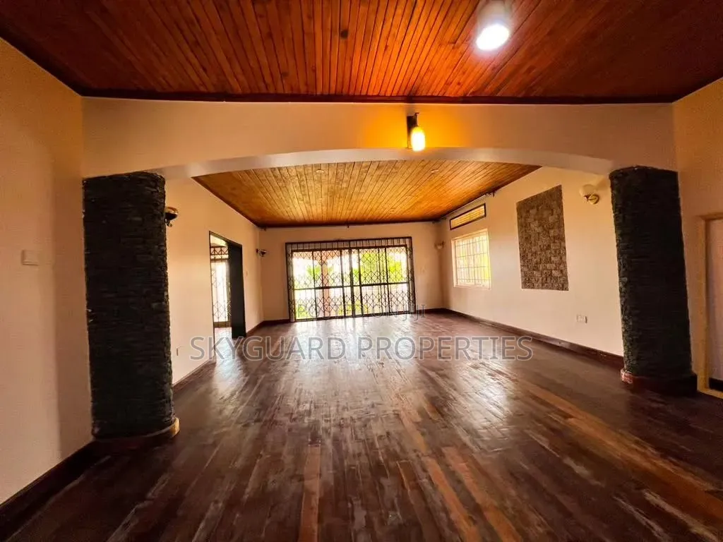 5bdrm Bungalow in Bugolobi, Central Division for rent