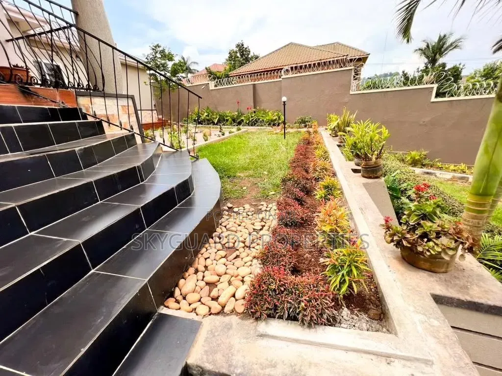 5bdrm Bungalow in Bugolobi, Central Division for rent