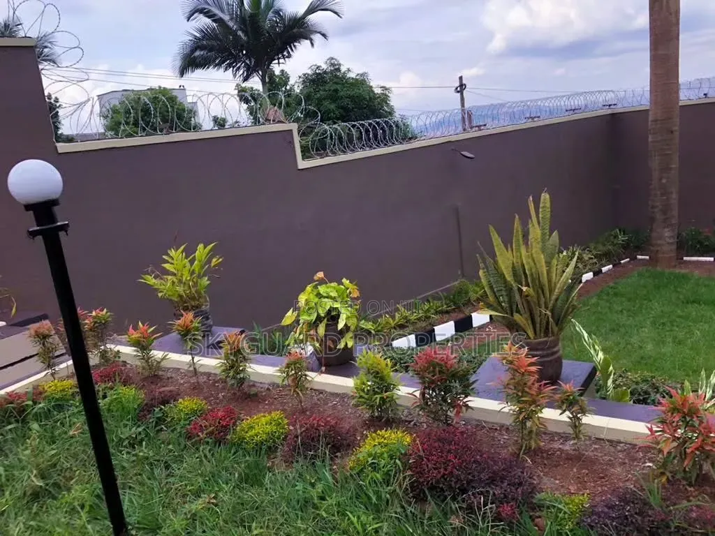 5bdrm Bungalow in Bugolobi, Central Division for rent