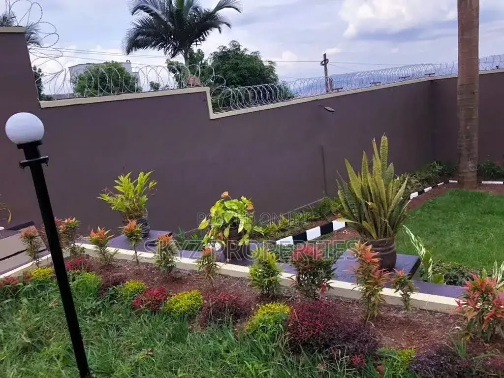 5bdrm Bungalow in Bugolobi, Central Division for rent